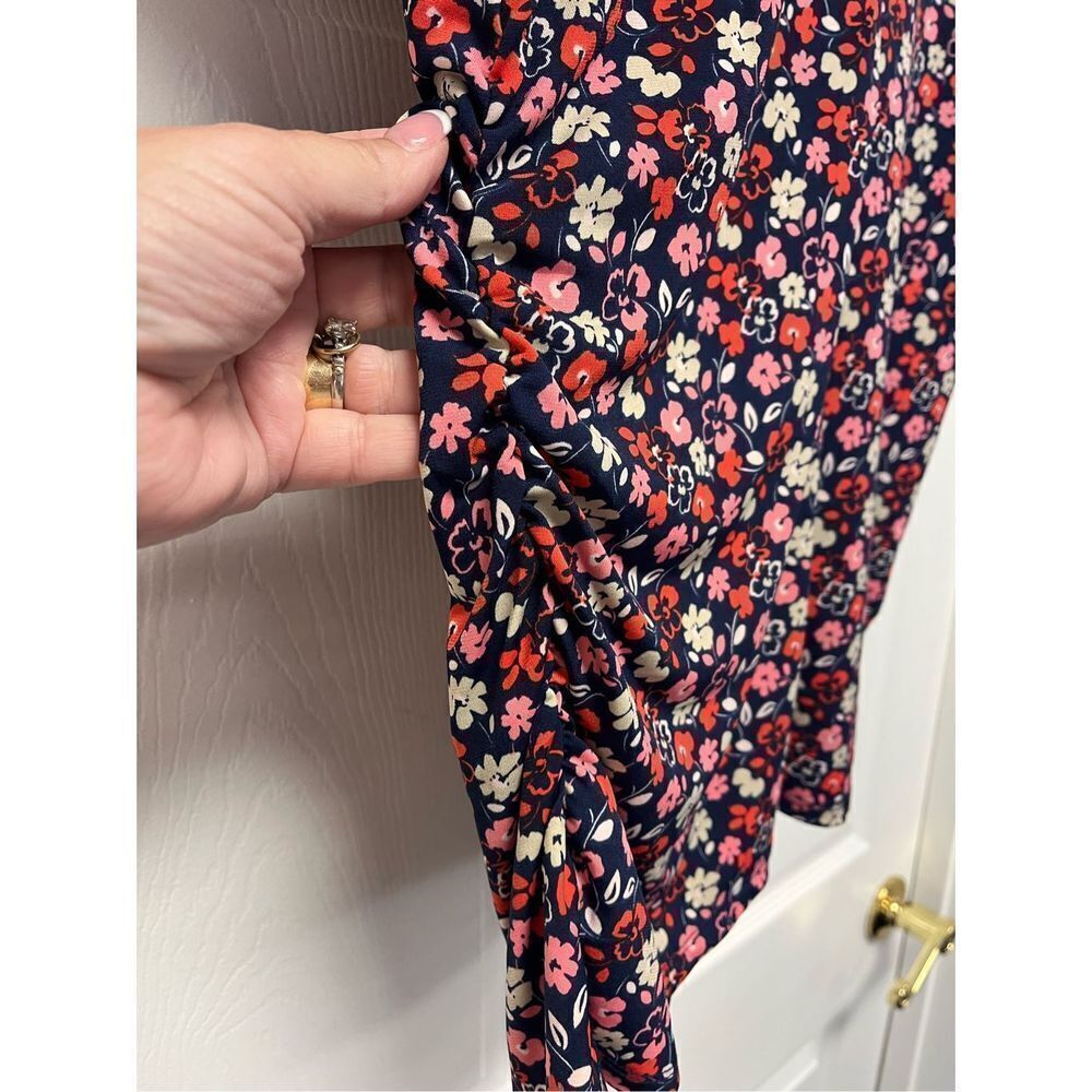 Lane Bryant Navy & Red Floral Print Side & Shoulder Ruched Blouse sz 14/16 NWT - Picture 7 of 8